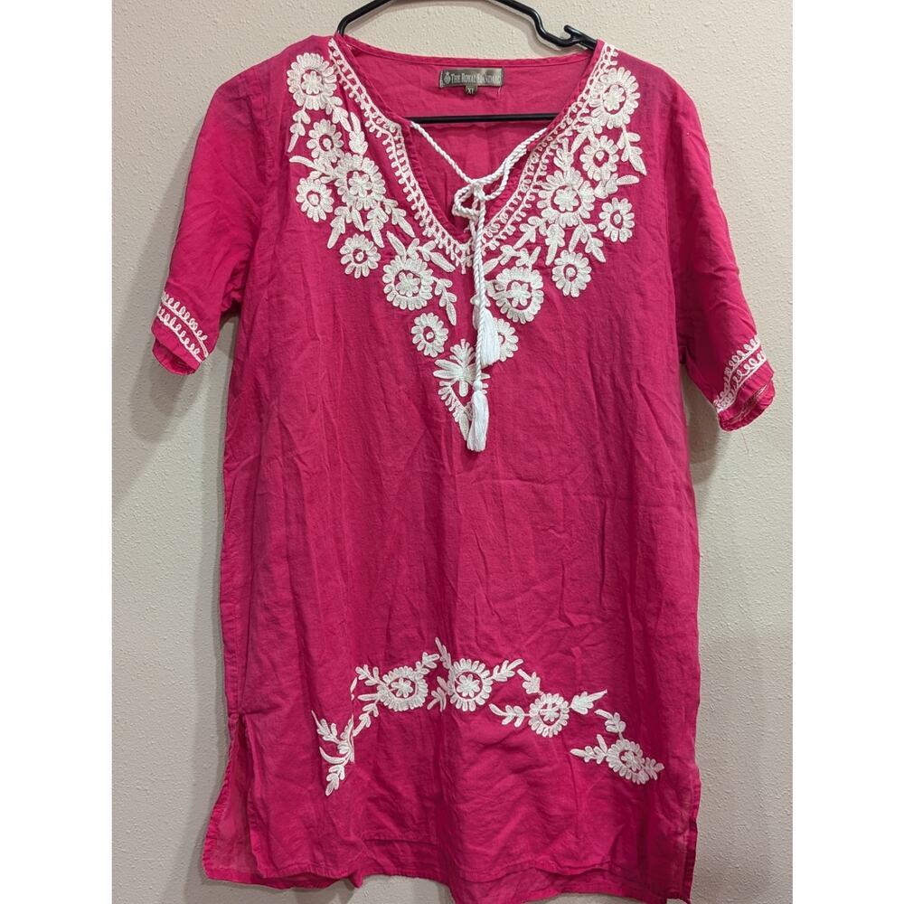 Hot pink tunic/blouse w/white floral embroidery by the Royal Standard size XL